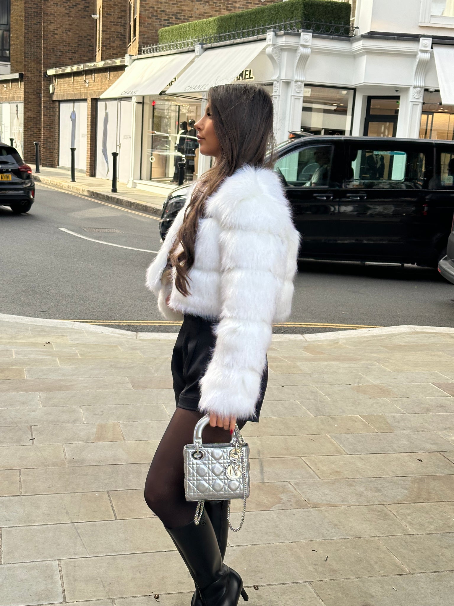 'FRONT ROW' Cropped Faux Fur Coat - Fox Tip White