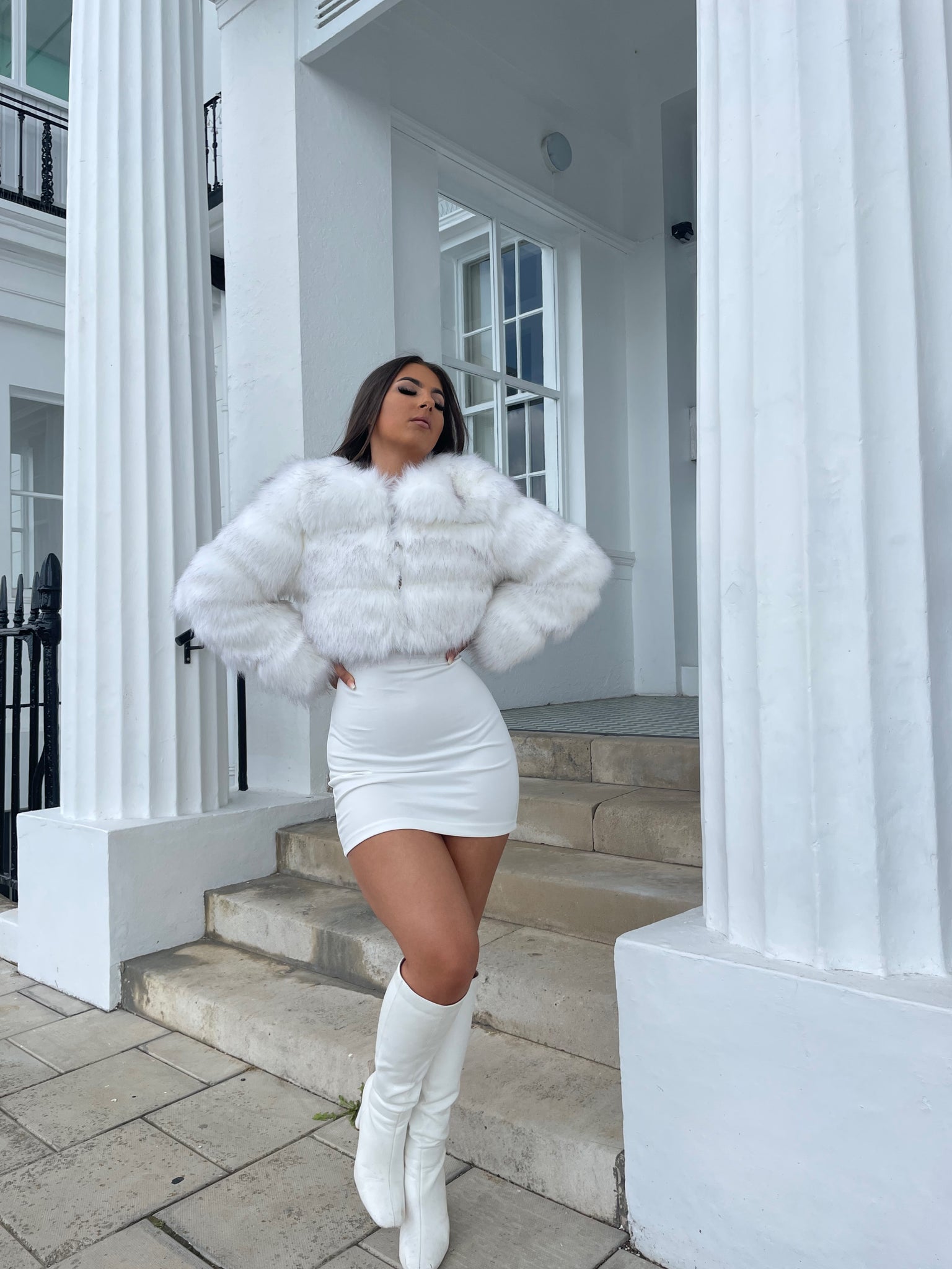 'FRONT ROW' Cropped Faux Fur Coat - Fox Tip White