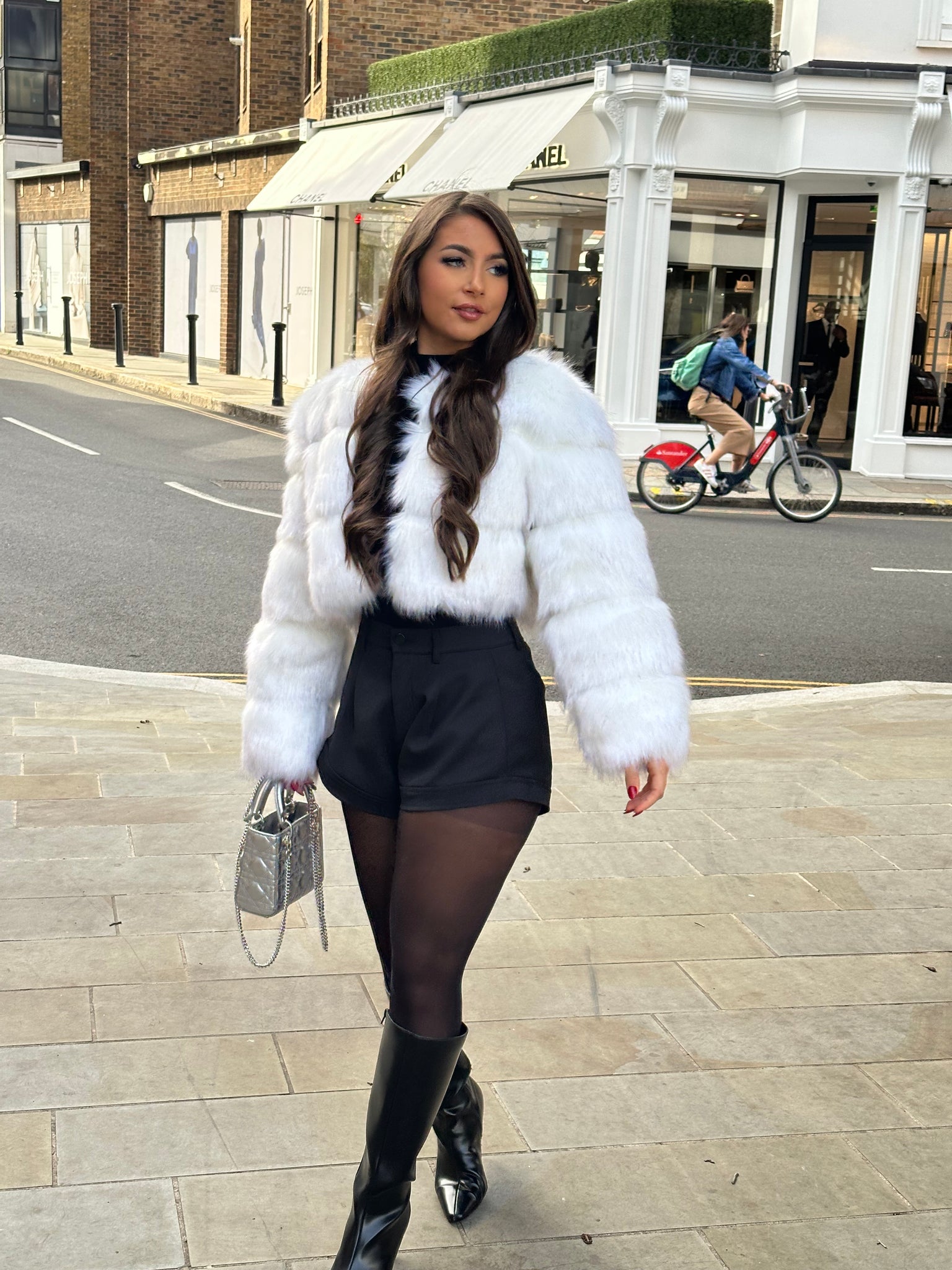 'FRONT ROW' Cropped Faux Fur Coat - Fox Tip White